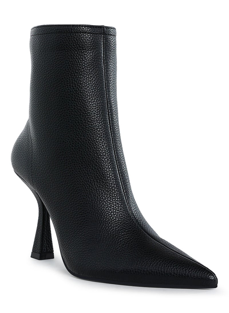 لندن راج حذاء نسائي من لندن راغ، مصنوع من الجلد الصناعي، بكعب مدبب يصل إلى الكاحل، باللون الأسود. - Image 2