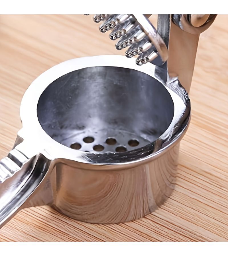 Matte Silvery Handheld Garlic Press With Round Edge Design And Strong Crushing Power For Home Cooking - Image 5