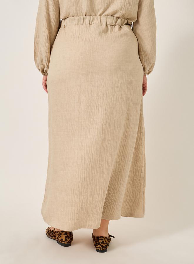 Styli Plus Size Textured Elasticated Waistband Maxi Skirt  - Image 4