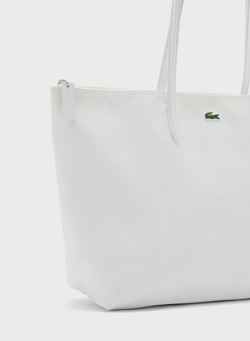 لاكوست حقيبة كتف بتفاصيل أنيقة - Image 3