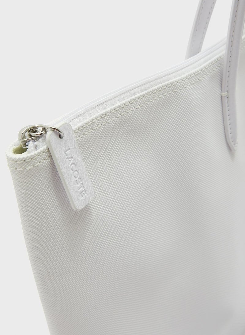 لاكوست حقيبة كتف بتفاصيل أنيقة - Image 4