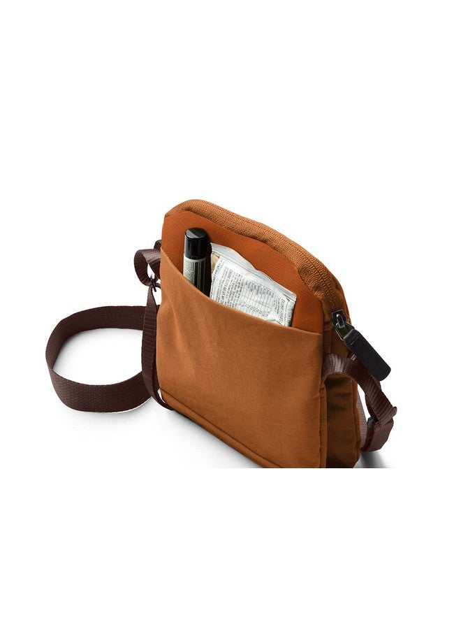 BELLROY حقيبة المدينة (حقيبة كتف لقراءة الكتب الإلكترونية أو محفظة صغيرة للتابلت أو الهاتف) برونزي - Image 5