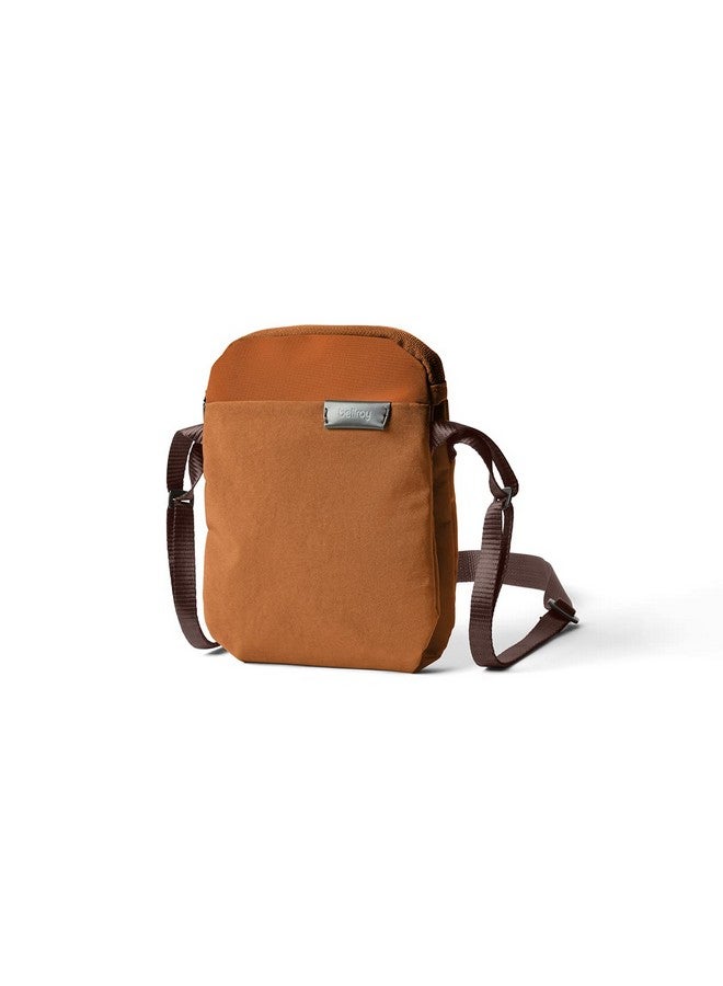 BELLROY حقيبة المدينة (حقيبة كتف لقراءة الكتب الإلكترونية أو محفظة صغيرة للتابلت أو الهاتف) برونزي - Image 1