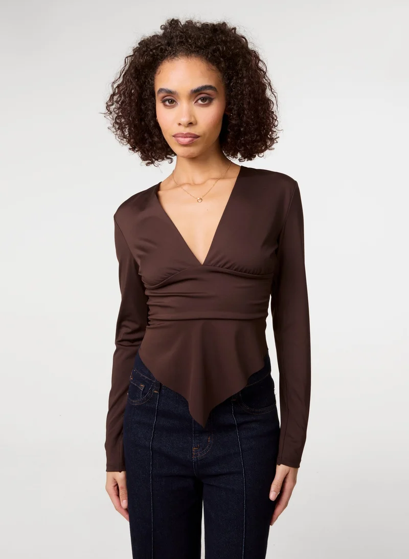 بينك فانيلا بلوزة بياقة على شكل حرف  وحافة غير متساوية