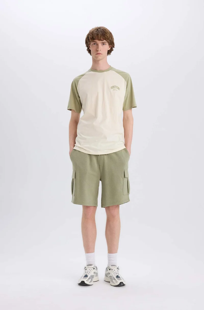 ديفاكتو Boxy Fit Crew Neck Printed Short Sleeve T-Shirt