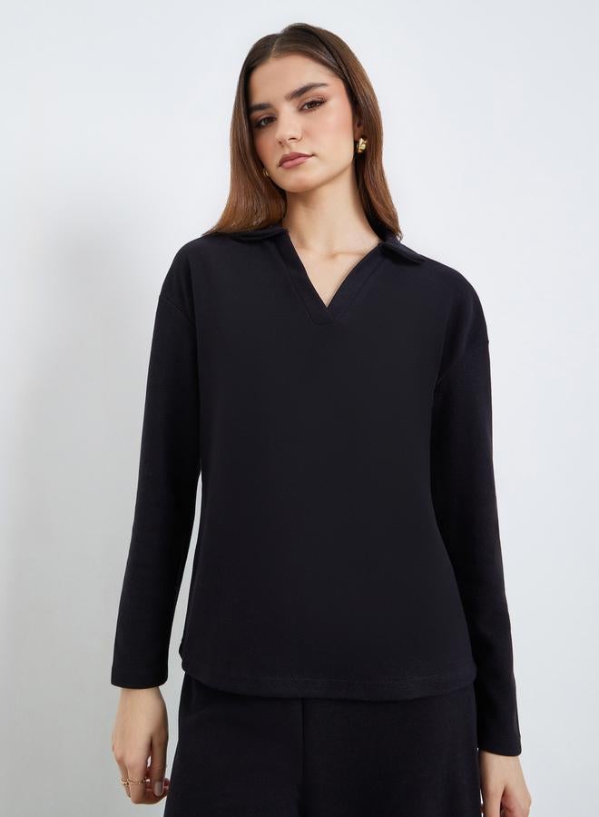 ستايلي طقم منسق من بلوزة بياقة مفتوحة بتفاصيل محبوكة وبنطال - Image 2