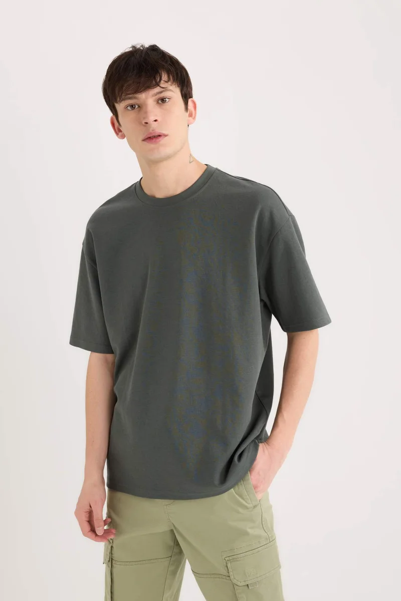 ديفاكتو Oversize Crew Neck Short Sleeve T-Shirt