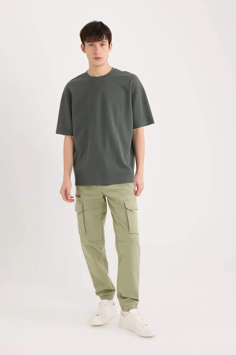 ديفاكتو Oversize Crew Neck Short Sleeve T-Shirt