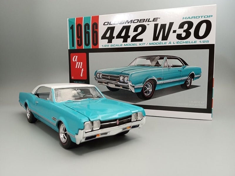 AMT 1966 Olds 442 Hardtop 125 Scale Model Kit - Image 5