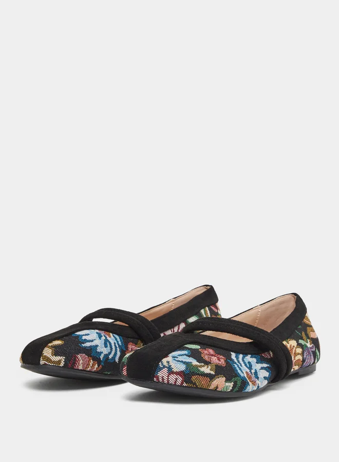 ستايلي حذاء باليرينا بنقشة زهور