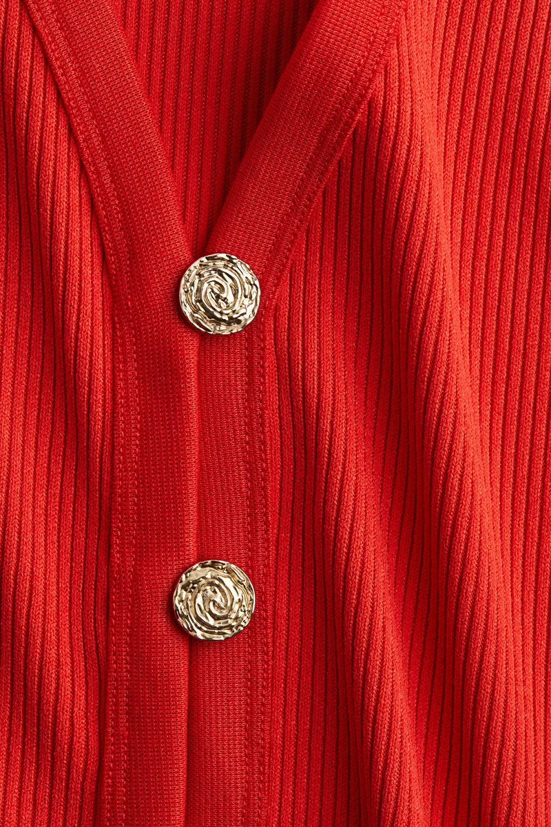 اتش اند ام فيست بأزرار أمامية