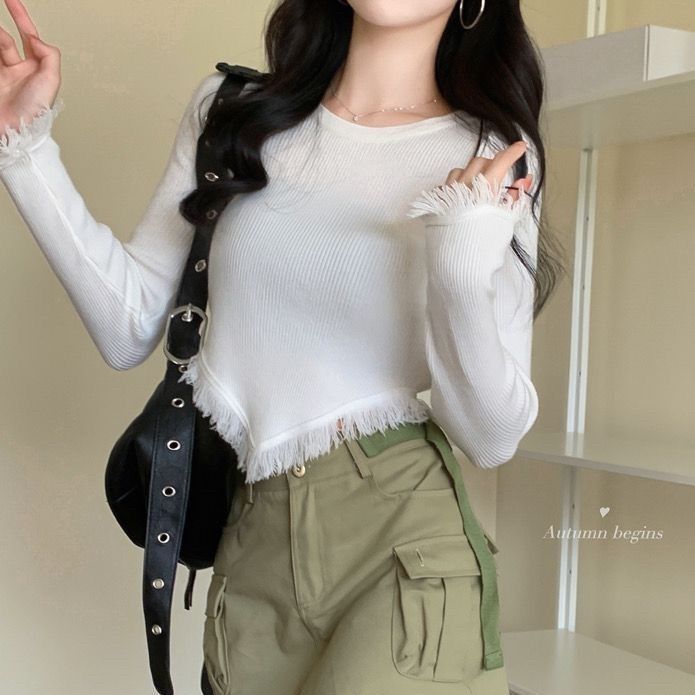 تي شيرت نسائي مع أهداب وتطريز، لون سادة، أكمام طويلة - Image 4