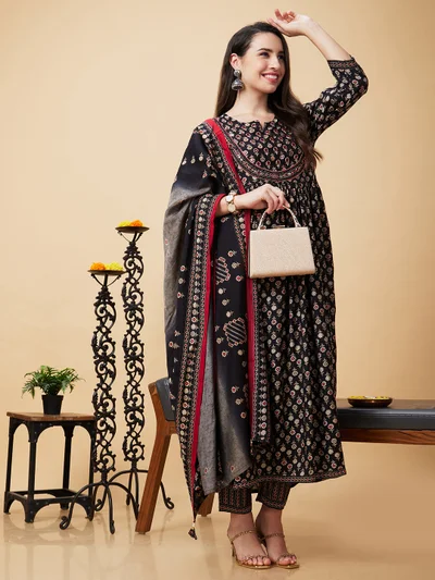 globus Women Black Floral Printed Regular Anarkali Kurta & Trousers With Dupatta