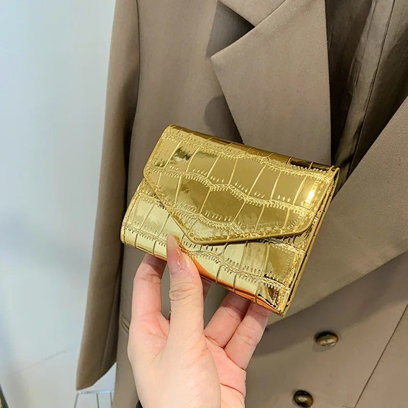 محفظة وحاملة بطاقات جلد لامع ذهبي تحتوي على جيوب متعددة للنقود والبطاقات - Image 1