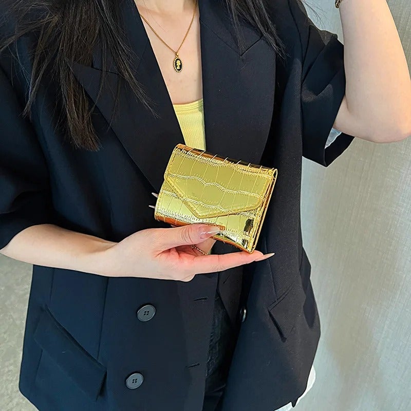 محفظة وحاملة بطاقات جلد لامع ذهبي تحتوي على جيوب متعددة للنقود والبطاقات - Image 3