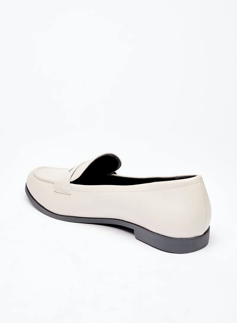 فلورا بيلا من شو إكسبرس Womens Solid Loafers with Metallic Accent