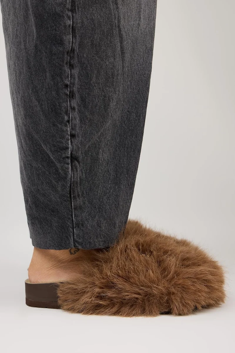 Manijero Manijero Zeya Women's Plush Buckle Coffee Slippers