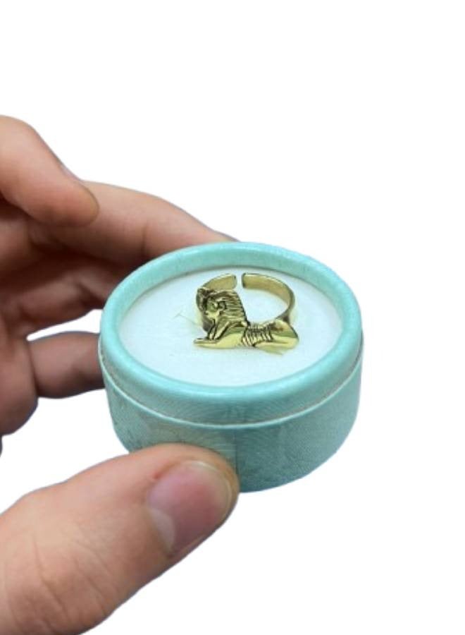 Ring with an Egyptian Pharaonic design - Image 3