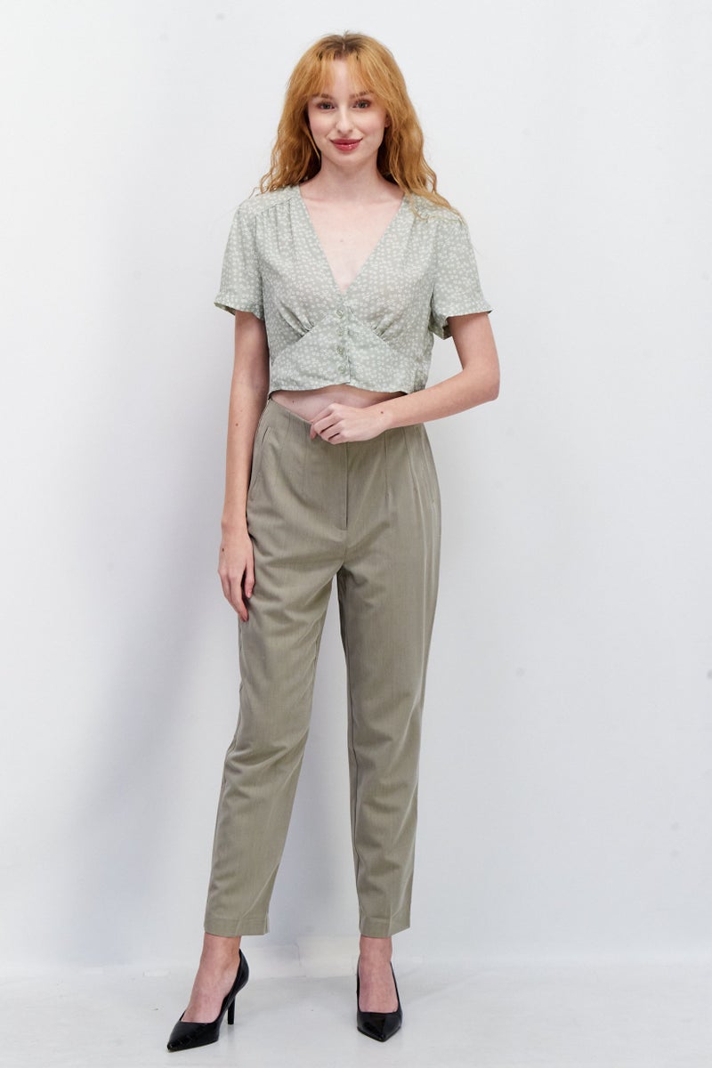 NA-KD بلوزة نسائية بأكمام قصيرة وفتحة على شكل V مزينة بطبعة زهور، لون مريمية - Image 3