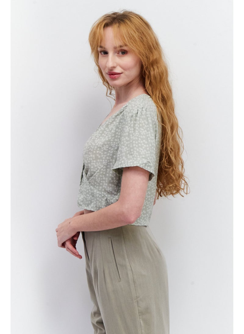 NA-KD بلوزة نسائية بأكمام قصيرة وفتحة على شكل V مزينة بطبعة زهور، لون مريمية - Image 4