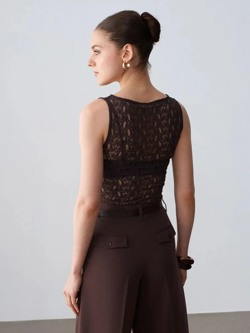 ديلفين DILVIN Fitted Lace Sleeveless Blouse