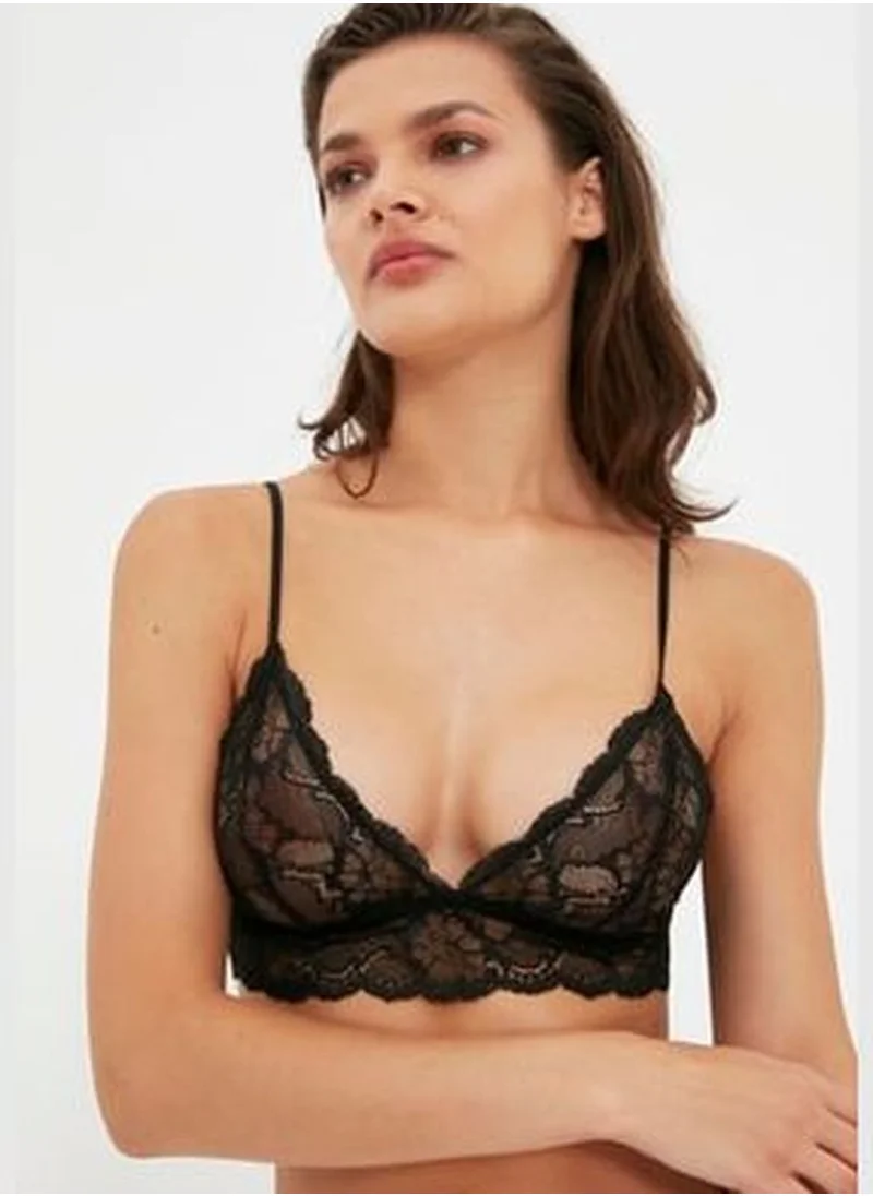 ترينديول حمالة صدر Bralette مثلثة بأشرطة رفيعة من الدانتيل الأسود THMAW22SU0069