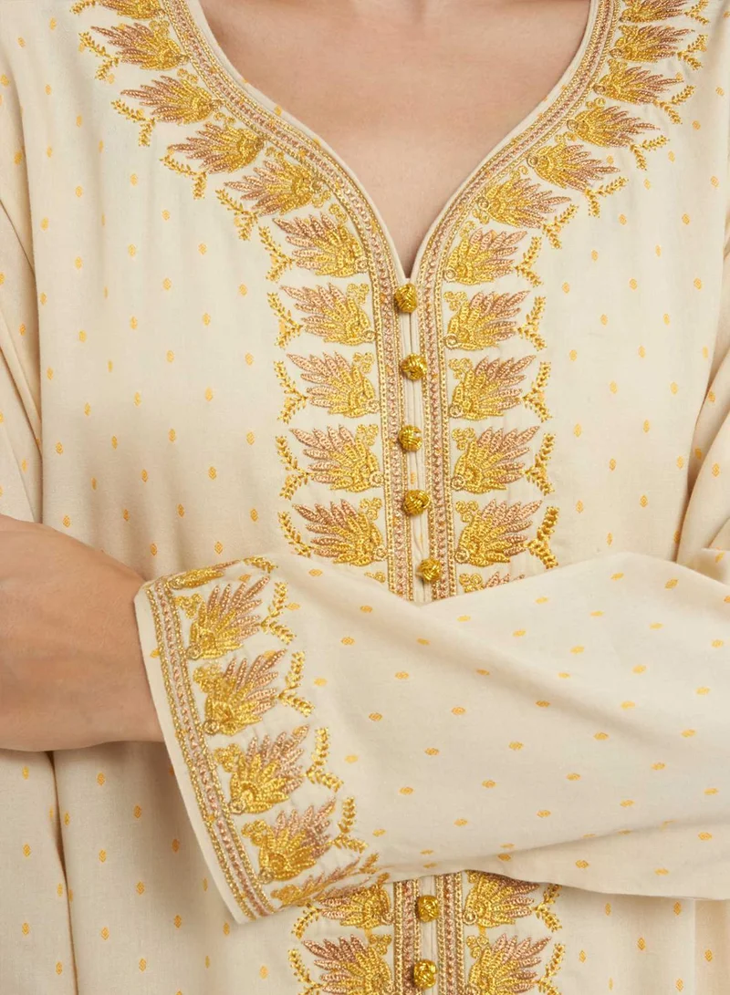 كشخة جلابية سادة بتطريز جانبي