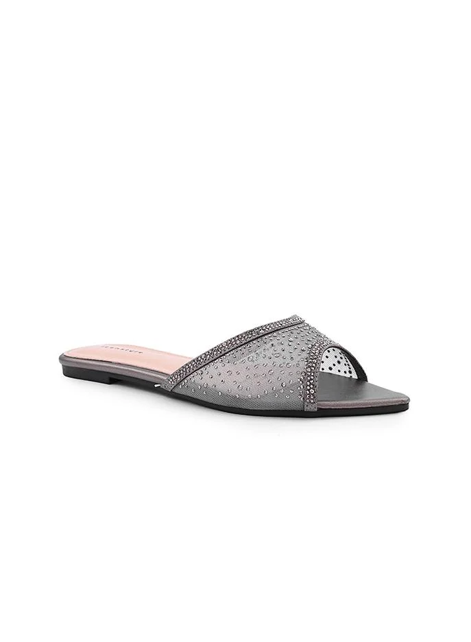 أيقون Elegant flat sandal with flattering T-strap design.