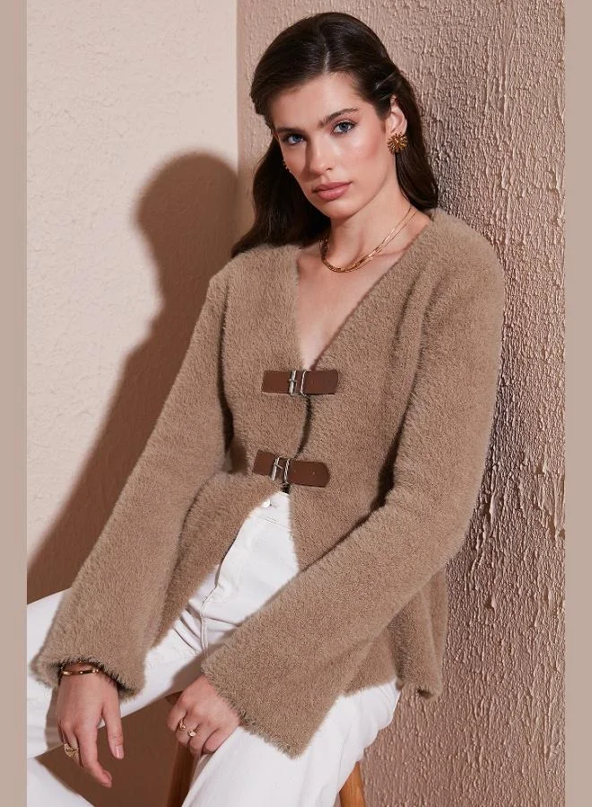 ليلا كارديجان نسائي ليلا بريميوم بقصة عادية وياقة على شكل حرف  وحزامين مزدوجين من القطيفة