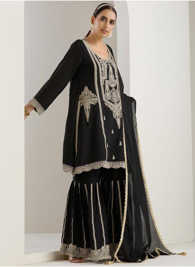 ISHIN Embroidered Long Sleeve Kurta and Sharara with Dupatta Set by Styli  - Image 3