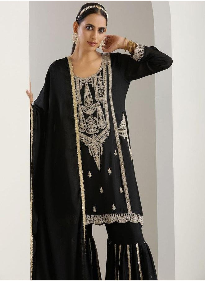 ISHIN Embroidered Long Sleeve Kurta and Sharara with Dupatta Set by Styli  - Image 2