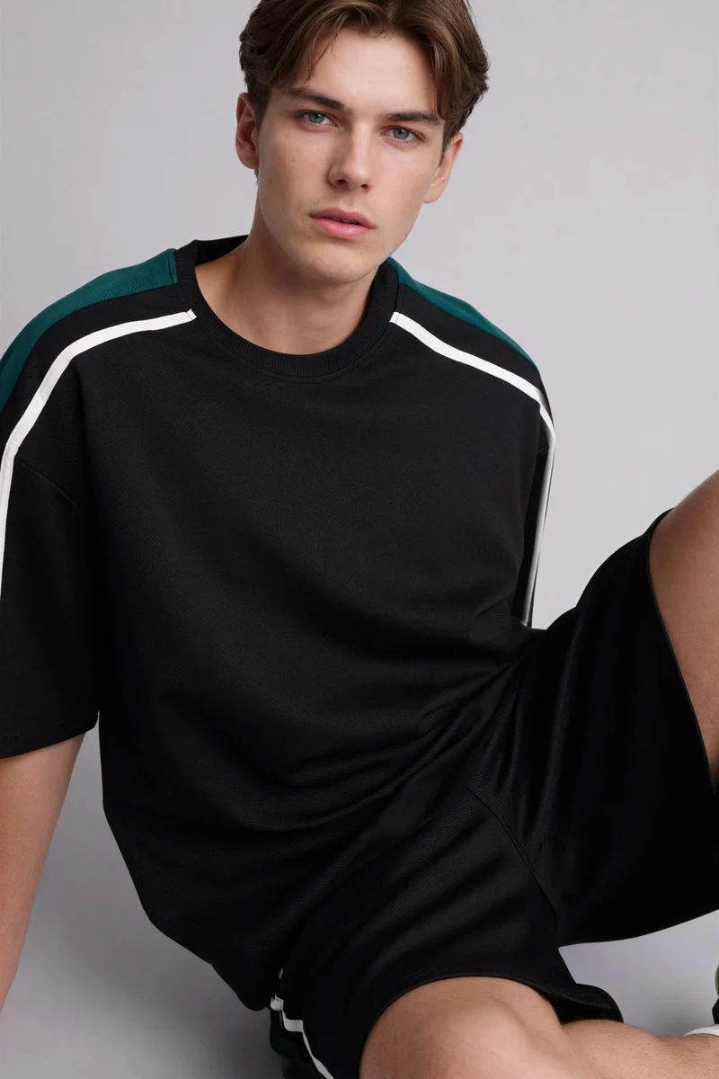 ديفاكتو Loose Fit Short Sleeved T-Shirt