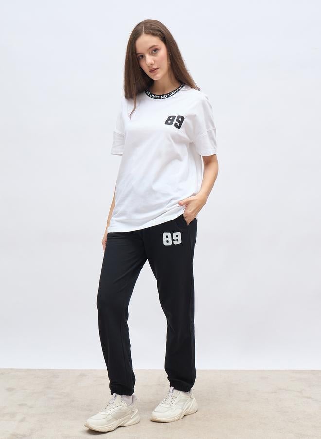 Styli Oversized Slogan T-Shirt and Cuffed Joggers Set - Image 3