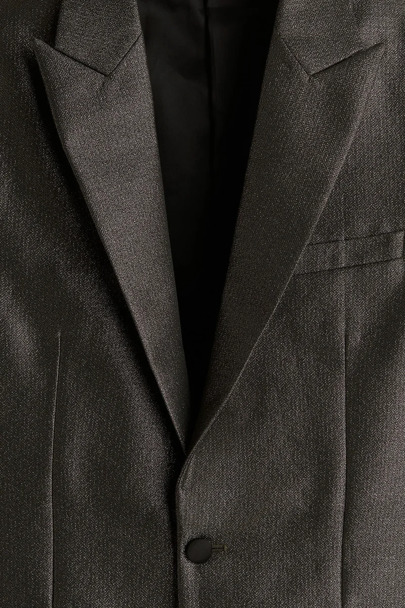 اتش اند ام جاكيت لامع بقصّة سلِم