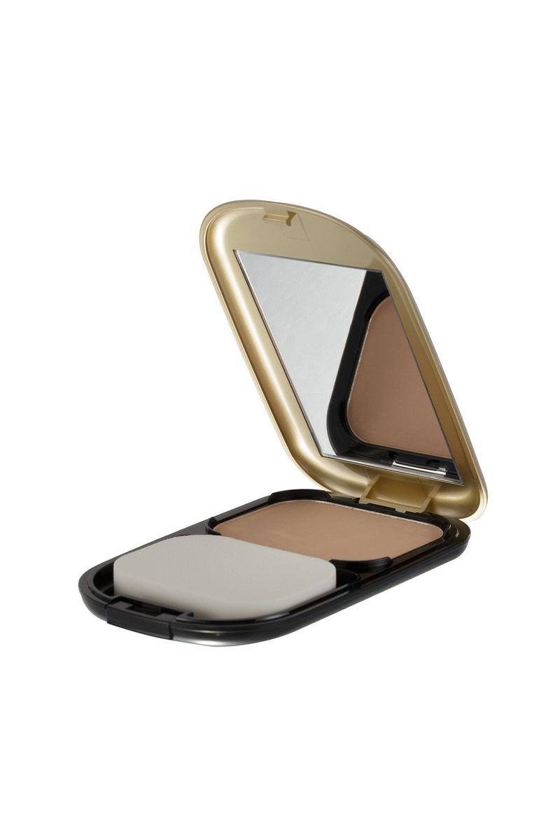 ماكس كريم أساس مطفي يدوم طويلًا