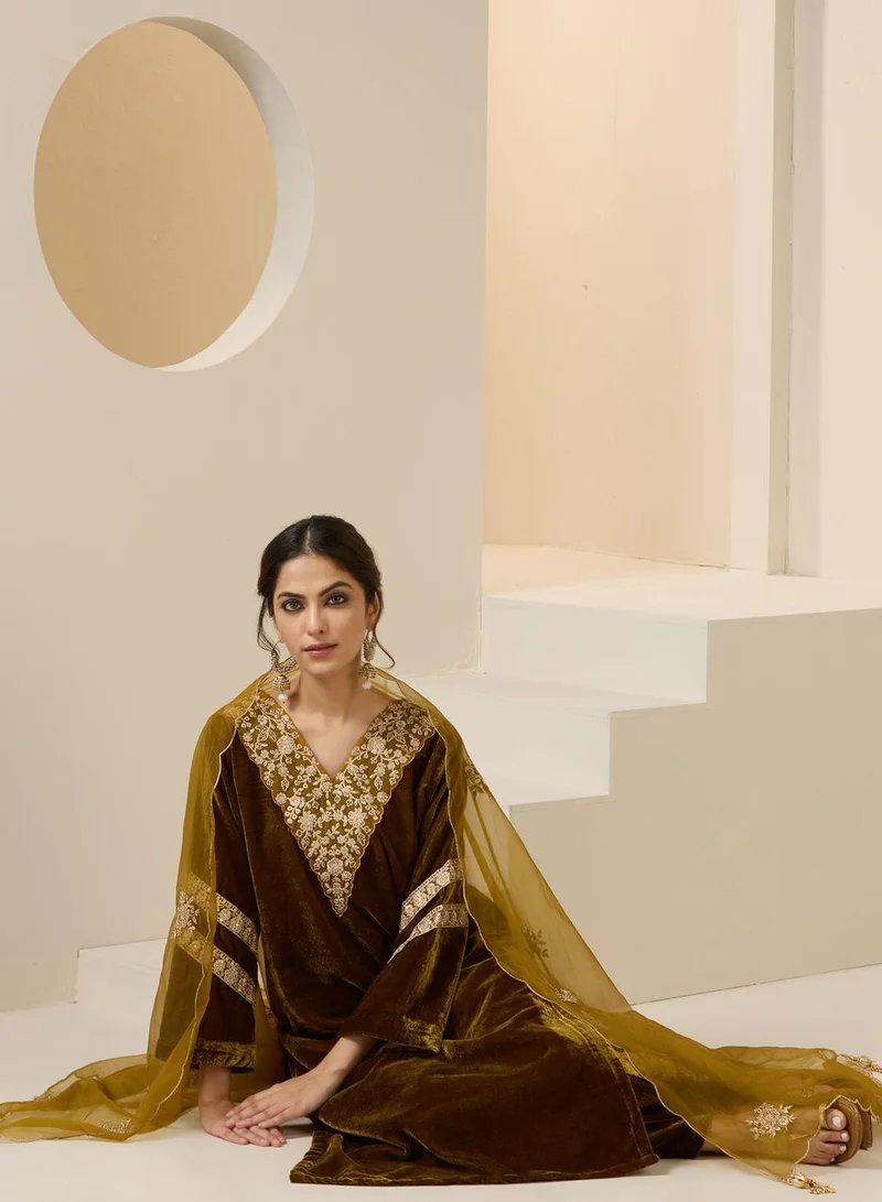 ISHIN Women's Beige Velvet Embroidered Tunic Full Length Casual Straight Fit Kurta Set