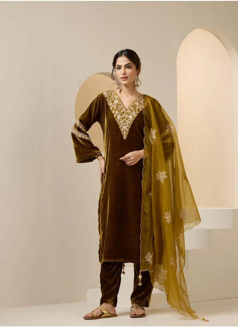 ISHIN Women's Beige Velvet Embroidered Tunic Full Length Casual Straight Fit Kurta Set