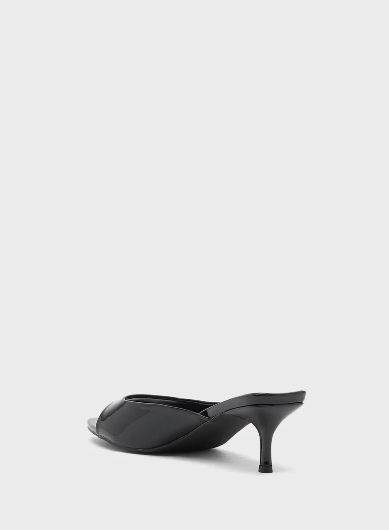 جينجر Low Heel Pointed Toe Sandal
