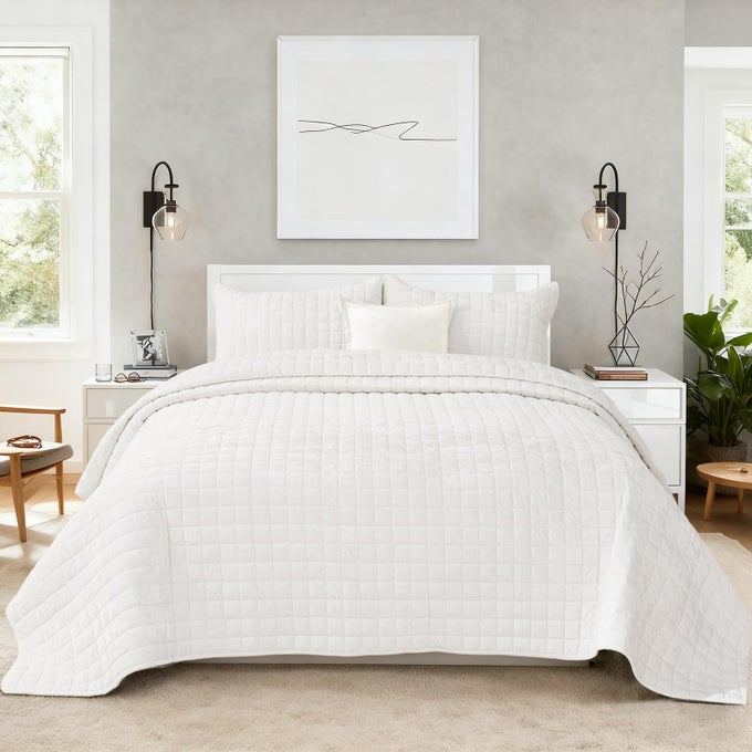 QUILT SET OVERSIZED KING SIZE 120X128 LUXURIOUS VELVET BEDDING SETS WITH 2 PILLOW SHAMS 20X36 3 PIECES ULTRA SOFT QUILTED BEDSPREAD COVERLET COMFORTER FOR ALL SEASONCREAM WHITE