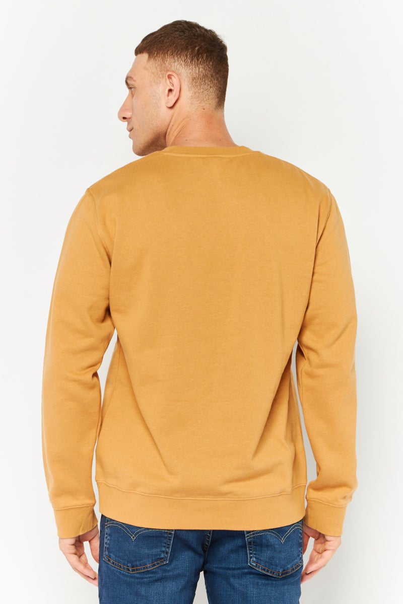 Hurley سويت شيرت رجالي بأكمام طويلة وياقة دائرية، لون بني فاتح، بشعار العلامة التجارية - Image 4
