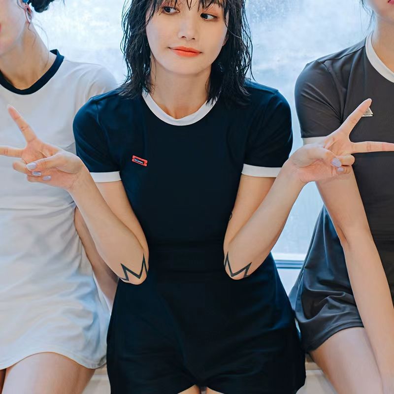 تنورة قصيرة ضيقة تغطي البطن مع تصميم قصير للنساء، ملابس سباحة ربيعية بلون موحد - Image 1