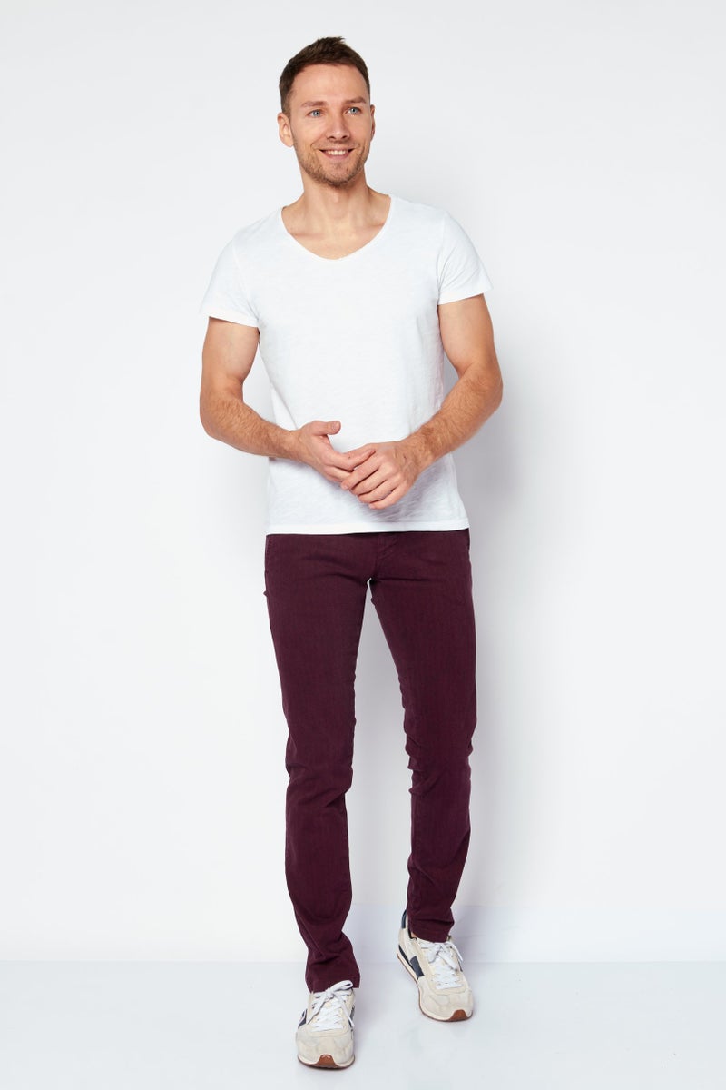 TRUSSARDI بنطال ترساردي جينز للرجال بقصة عادية، مارون - Image 2