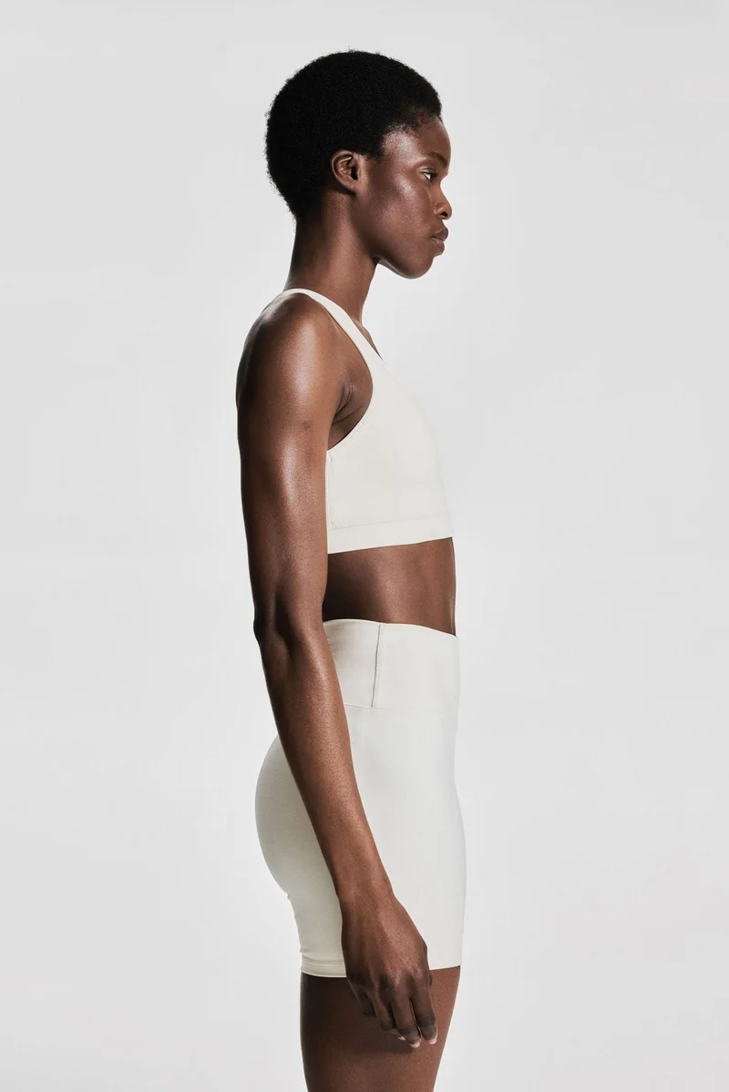 اتش اند ام Medium Support Sports bra with SoftMove™