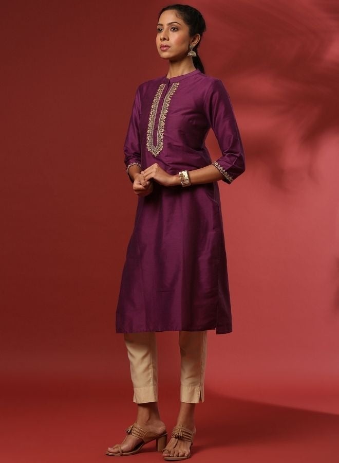 Abhishti straight embroidered kurta- violet  - Image 4