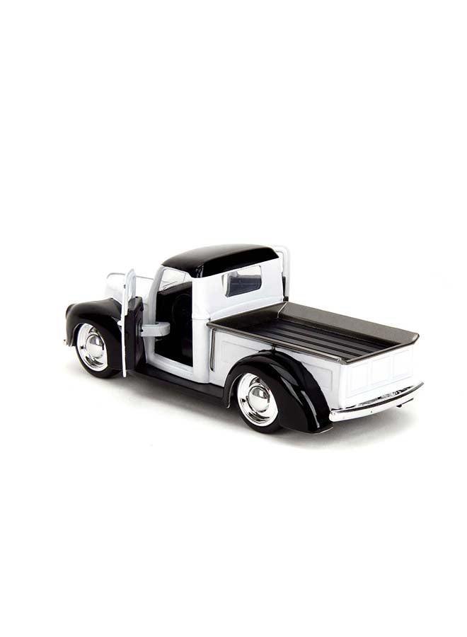 Jada Disney Steamboat Willie 1941 Ford Pickup 1:32 Scale Die-Cast Model Car, Mickey Mouse Collectible Vehicle with Opening Doors, Hollywood Rides, Officially Licensed Disney Merchandise - Image 4