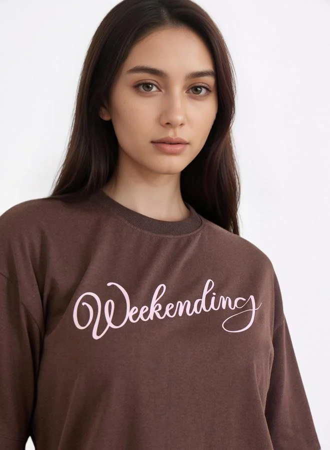 Styli Styli Brown Oversized Weekending Slogan T-Shirt
