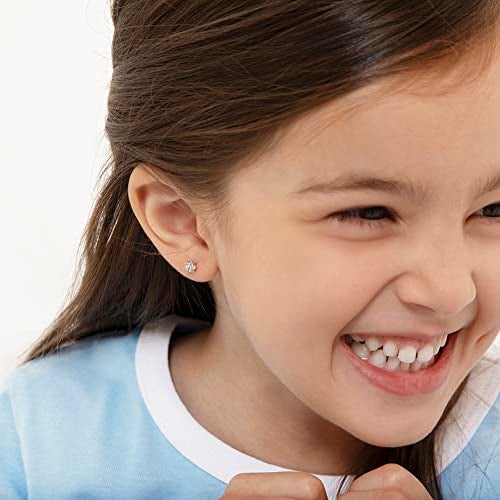 In Season Jewelry أقراط الأطفال من مجوهرات إن سيزون بتصميم زهرة من CZ - أقراط فضة استرلينية 925 مضادة للحساسية مع أقفال لولبية آمنة - آمنة ومريحة للأطفال، والأولاد، والفتيات الصغيرات، جميعها شفافة - Image 2