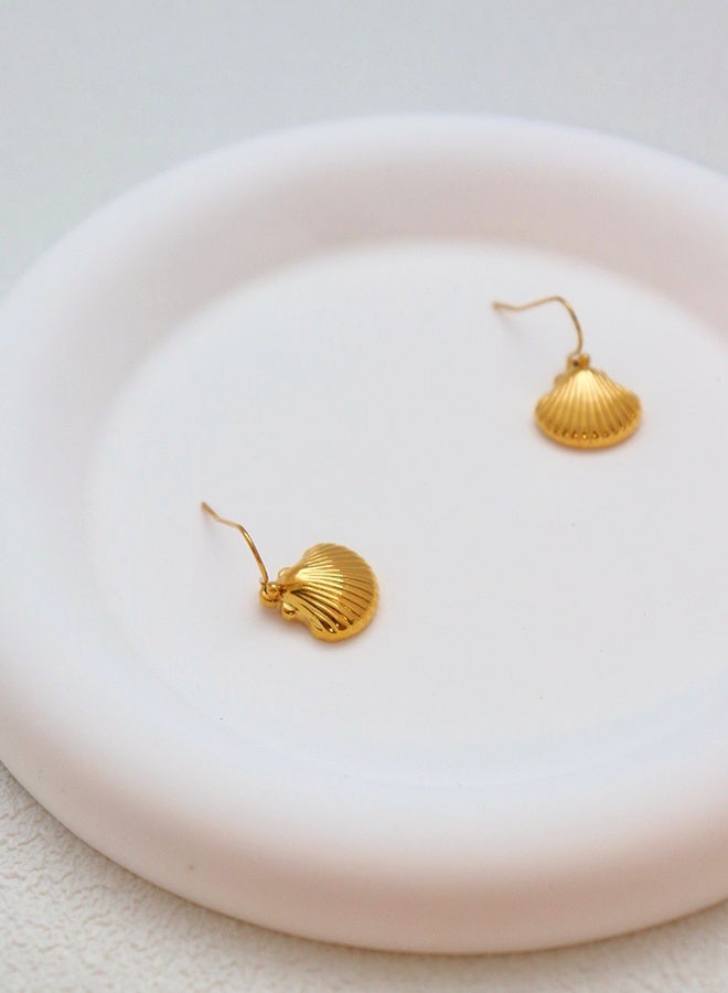 أقراط صدفية للنساء، مجوهرات ذات طابع بحري من الفولاذ المقاوم للصدأ، بلون ذهبي غير لامع، أنيقة وجذابة بتصميم محيطي شاطئي، أقراط متدلية خفيفة الوزن ومضادة للحساسية، هدية مثالية لها في أعياد الميلاد والمناسبات. - Image 4