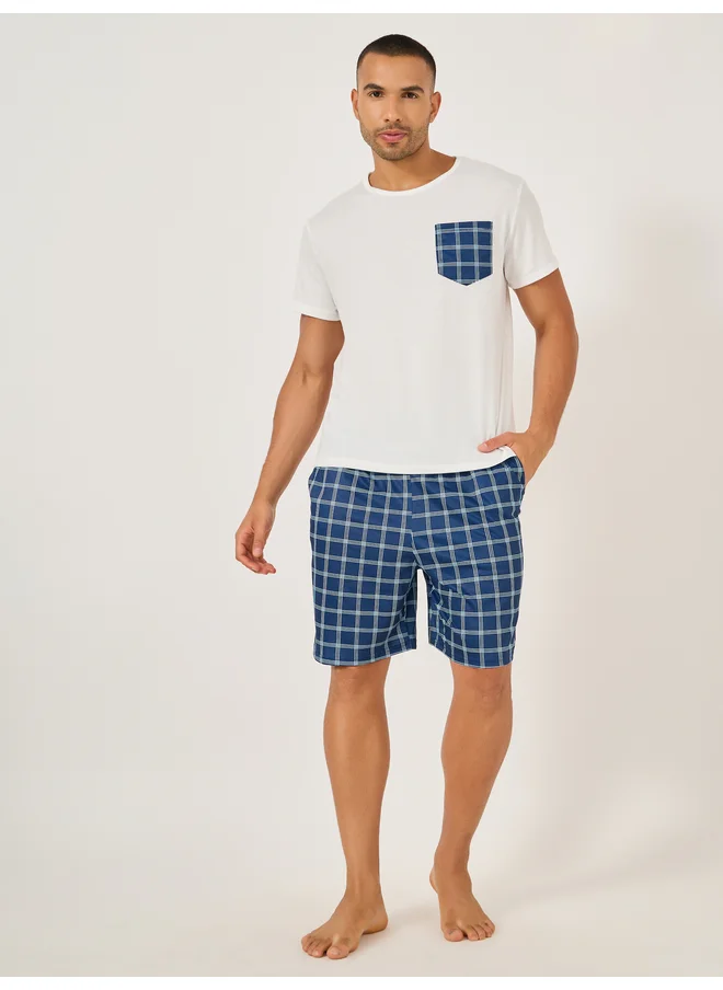 Styli Styli Unwind Solid Contrast Pocket Detail T-Shirt and Checked Shorts Set