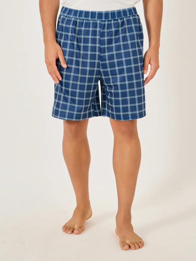 Styli Styli Unwind Solid Contrast Pocket Detail T-Shirt and Checked Shorts Set